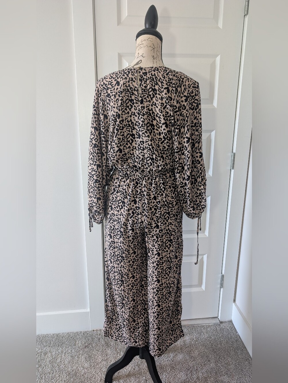 Umgee Leopard-Print V-Neck Jumper in Beige and Black Size M - Picture 3 of 11